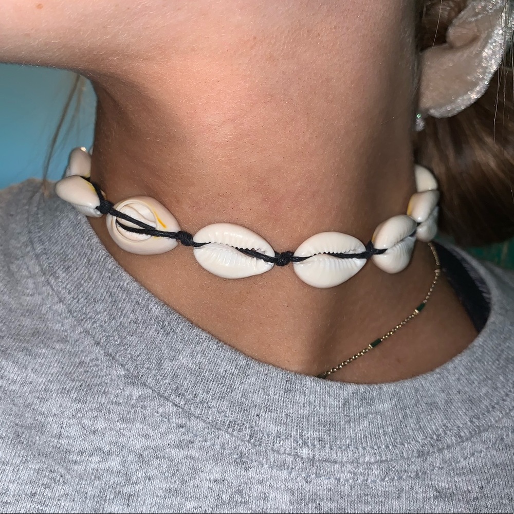 Shell necklace - Picture 3 of 3